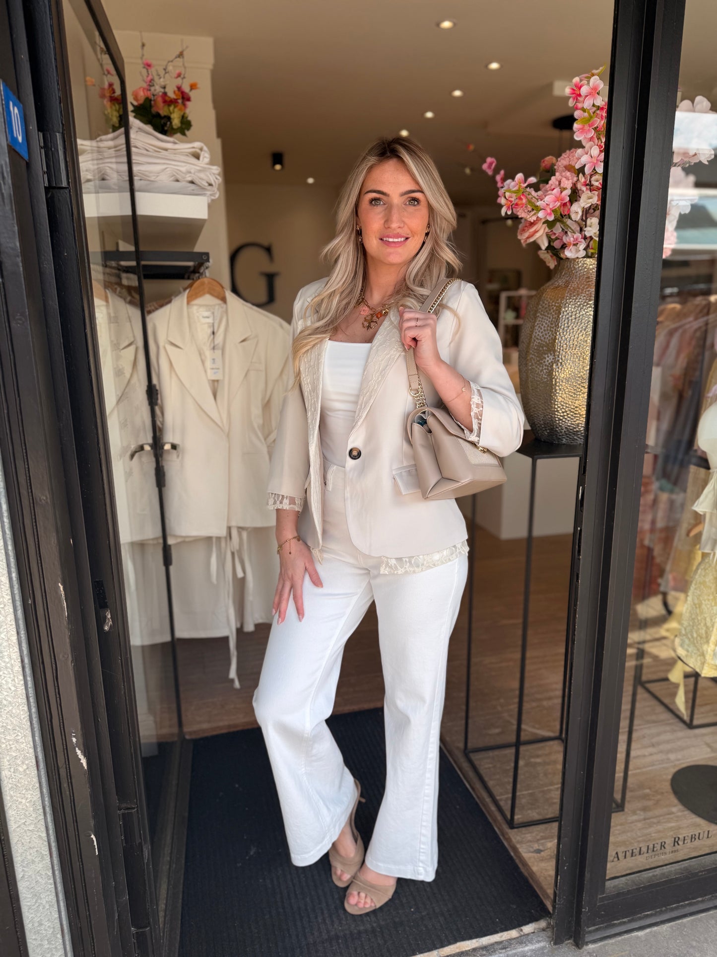 Getailleerde blazer kant beige