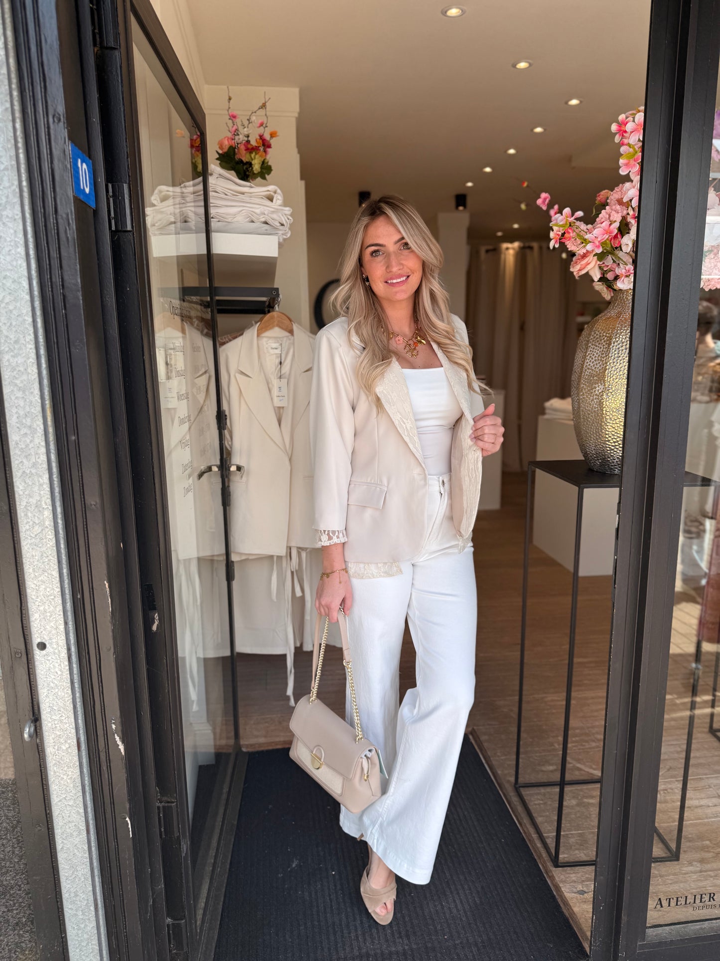 Getailleerde blazer kant beige