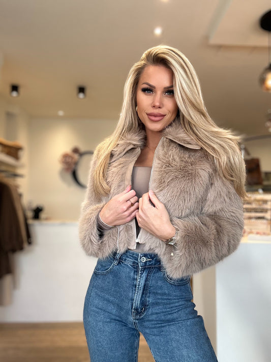 Fluffy short jacket